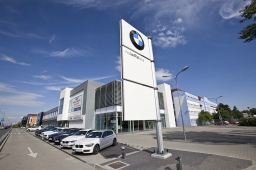 BMW a MINI má nový interaktívny showroom