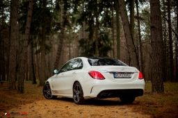 Mercedes-Benz C450 AMG – Oslava padlých hrdinov