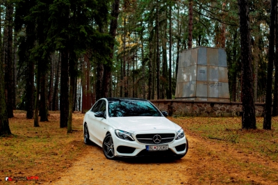 Mercedes-Benz C450 AMG – Oslava padlých hrdinov