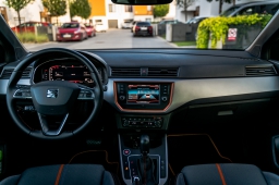 Seat Arona  BEATS 1,0  ECO TSI 115 7 DSG – Limitovaná čučoriedka 